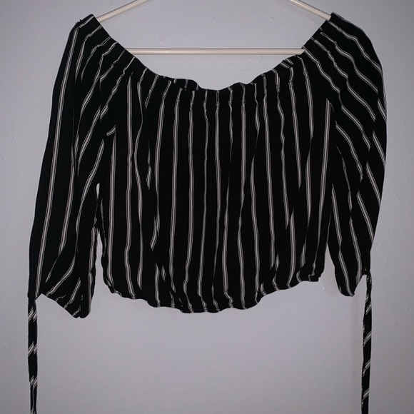 LA Hearts Tie Sleeve Off-The-Shoulder Top - Picture 4 of 5